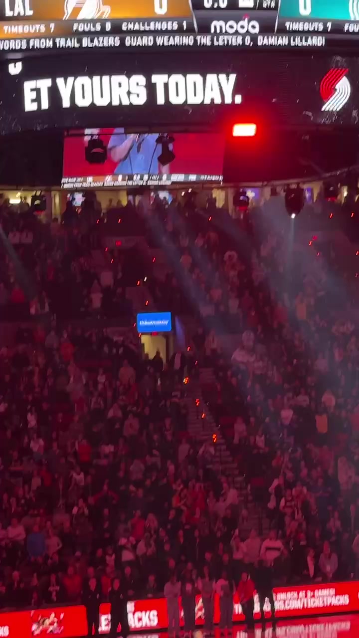 搜狐体育-小吧现场直击>利拉德今天开场前为纪念马丁·路德·金致辞