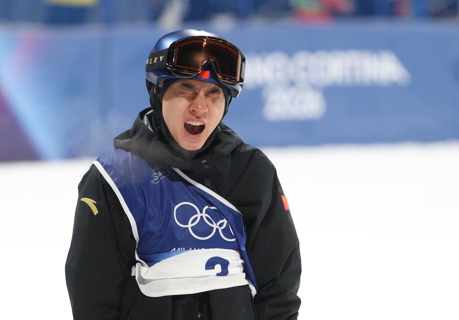 搜狐体育-苏翊鸣晋级冬奥会单板滑雪男子大跳台决赛