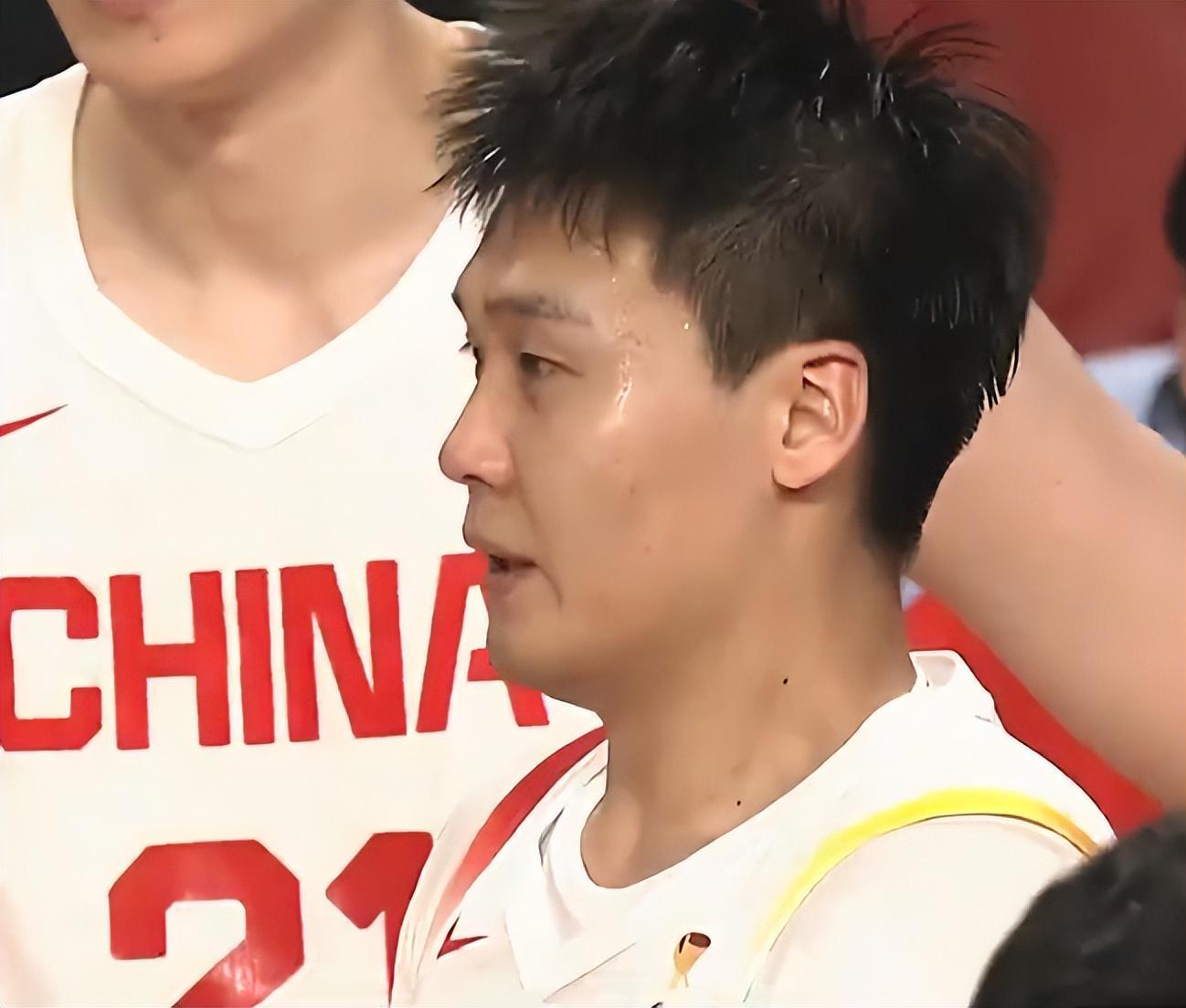 搜狐体育-中国男篮逆转后收获三喜讯！豪取两连胜晋级稳了，郭士强逃过一劫