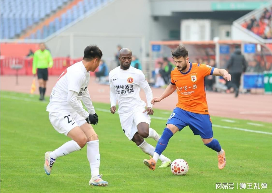 搜狐体育首页-两战0球1助，先别急着黑！瓦科才是泰山最被低估的定海神针