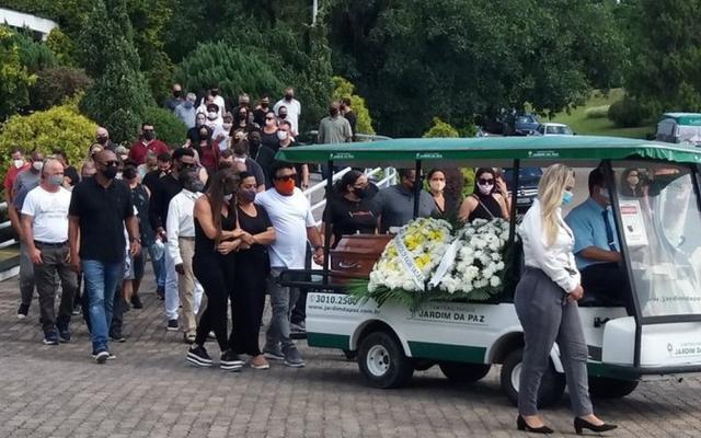 搜狐体育首页-伤心小罗未出席母亲葬礼 大罗父母感染新冠但治愈