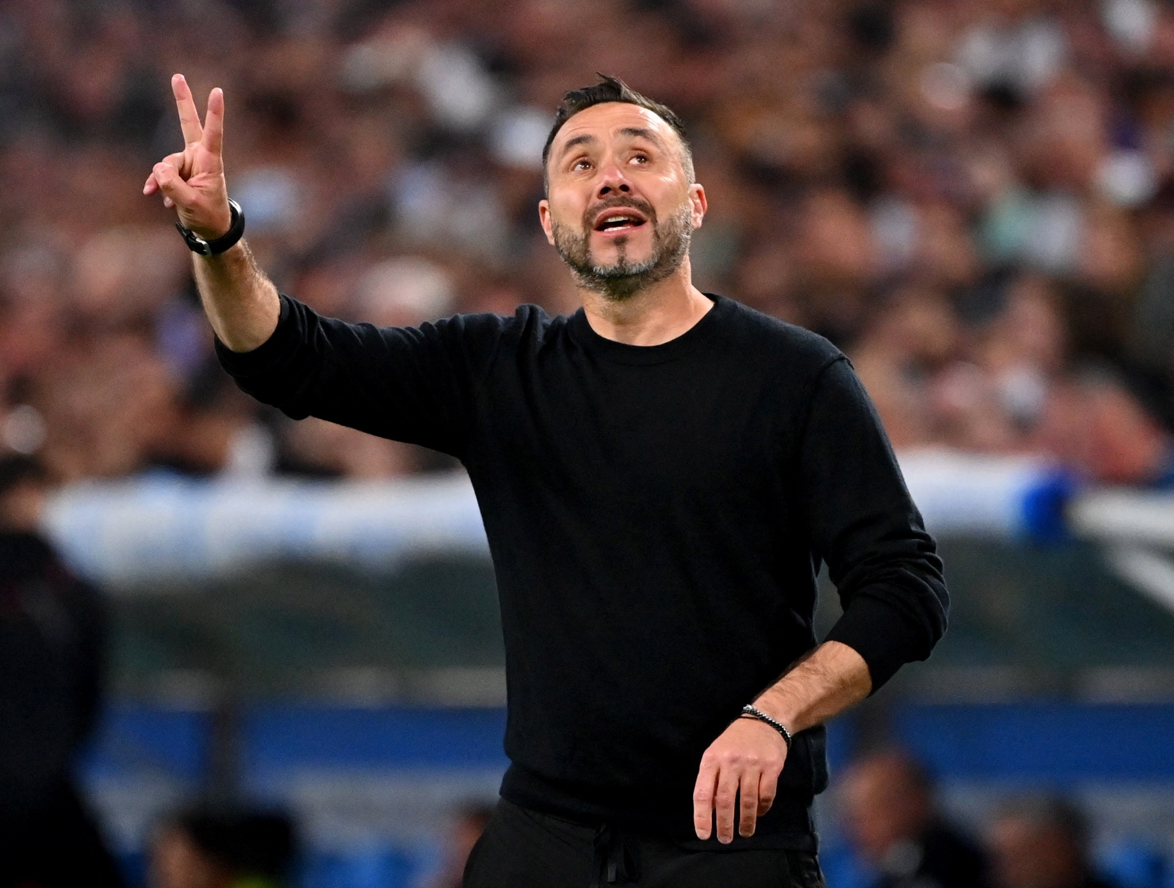 搜狐体育-热刺名宿：不太理解给德泽尔比五年合同，他首先要收敛一下脾气