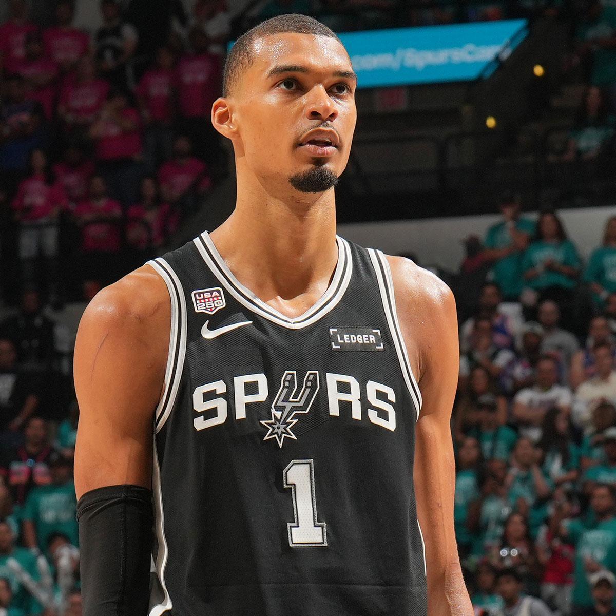 nba搜狐-马刺球星身高成谜：从2米21到2米31，他自己都懒得回应了